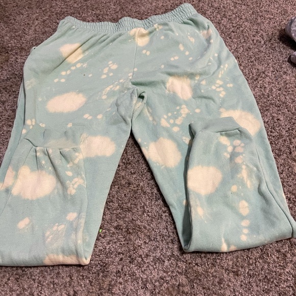 Sweatpants and top - Picture 2 of 3